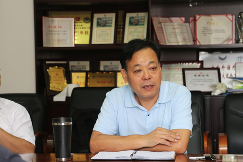 杨魁介绍我们情况