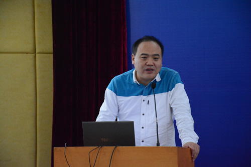 武汉大学tyc7111cc太阳成集团姚曦教授发表《国际品牌负面事件对国家形象的溢出效应研究:一个跨文化的分析框架》演讲。他指出:此次研究以个体层面、组织和文化为划分依据归纳提炼了负面新闻的分类,基于联想网络记忆模型理论,提出了负面事件作用于国家形象的理论分析框架,并在此基础上形成了一系列待实证检验的命题。